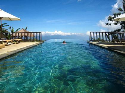 http://www.seemorgh.com/uploads/pools_around_the_world_05.jpg