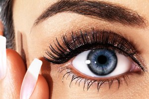 تقویت مژه با رژیم غذایی برای کسانی که مژه هایی پرپشت و زیبا می خواهند