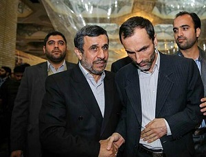 حضور احمدی‌نژاد و مشایی مقابل دادگاه تجدیدنظر استان تهران