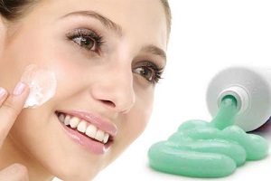 استفاده از خمیر دندان برای از بین بردن جوش انتخاب درستی است؟