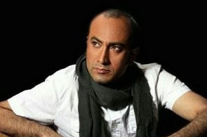 سلفی هنرمندان بر مزار زنده یاد عارف لرستانی