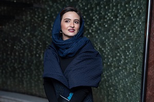 گلاره عباسی، جواد عزتی و همسرش و دیگر بازیگران در جشن منتقدان سینما