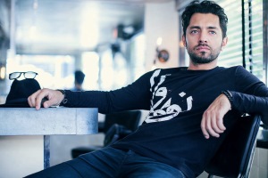 عکس: بهرام رادان کنار بازیگران خارجی در یک فیلم سینمایی