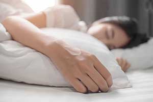 علت کرخت و بی حس شدن دستها در خواب