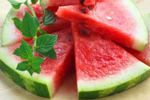 مصرف هندوانه برای چه افرای مضر است؟