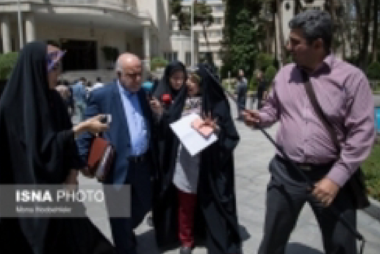 انتقال نفت ایران به روسیه جهت فروش را تکذیب می‌کنم