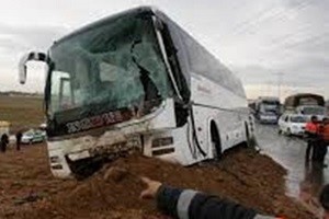 اسامی ۱۰ مصدوم در انحراف اتوبوس از جاده