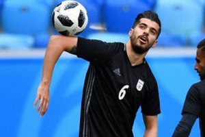 سوژه شدن سعید عزت اللهی بخاطر تشکر از یک دختر هوادار تیم ملی! عکس