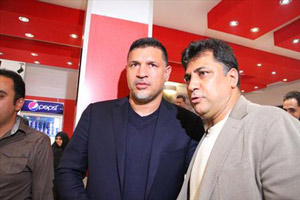 گوشی موبایل دایی را در ورزشگاه دزدیدند!