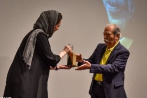 علی نصیریان نشان «داود رشیدی» گرفت