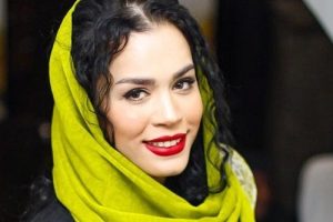 حال خوب ملیکا شریفی نیا زیر بارش برف! عکس