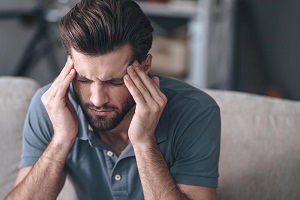 علت سردرد در زمان روزه گرفتن چیست و چطور بر آن غلبه کنیم؟