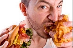 اگر صدای خوردن و نوشیدن بقیه شما را عصبی میکند شاید شما اختلال مغزی دارید 