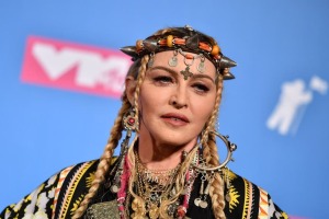 جنجالی شدن عکس فتوشاپی مدونا
