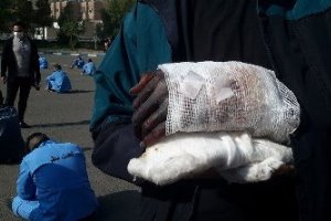 دست قهرمان کشتی با شمشیر اوباشی قطع شد