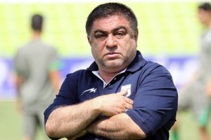 سرمربی سرشناس کشورمان: به خاطر گناه نکردن تلگرام ندارم و گوشی ساده نوکیا دارم!!!