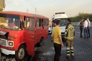 واژگونی یک مینی بوس در آزاد راه قزوین حادثه آفرید 