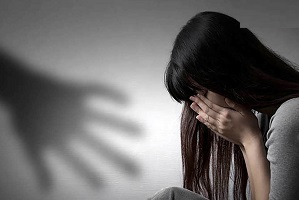 تعرض عاشق قلابی به دختر تنها 