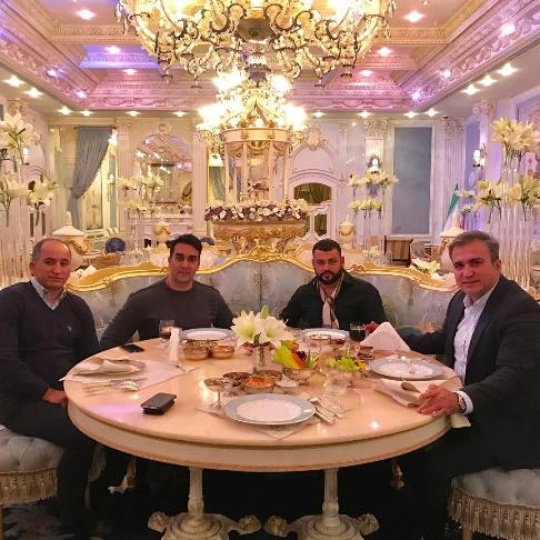 پوریا پورسرخ در رستوران وى آى پى شانديز پوریا پورسرخ در رستوران وى آى پى شانديز