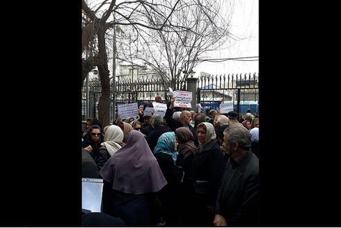 تجمع بازنشستگان کشوری در مقابل وزارت کار تجمع بازنشستگان کشوری در مقابل وزارت کار