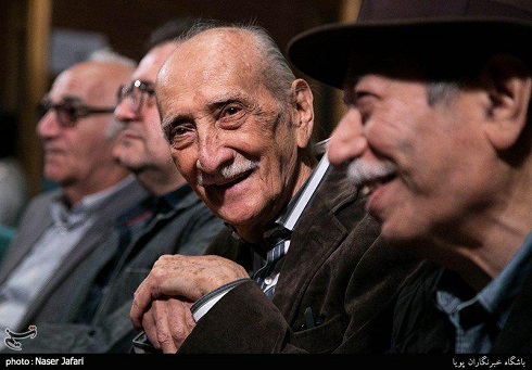 داریوش اسد زاده در نمایشگاه عکس چهرههای نمایش ایران داریوش اسد زاده در نمایشگاه عکس چهرههای نمایش ایران