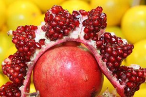 خوراکی ها و بازی های بامزه در شب یلدا