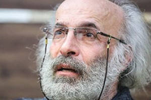 توضیحاتی درباره استفاده جنجالی زنان از  کلاه گیس در فیلم کاناپه