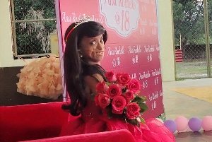 جشن تولد دختر پیری که 18 سال سن دارد! + عکس