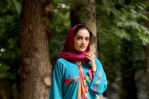 عکس سلفی میترا حجار با یک کانگورو در خارج از کشور!
