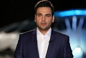 پس از خبر درگذشت احسان علیخانی مادر وی در بیمارستان بستری شد! کلیپ