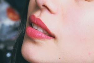 خشکی لب های خود را با این 3 راهکار خانگی ساده درمان کنید