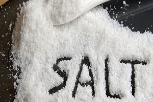 همراه بعضی داروها نمک بخورید!!!