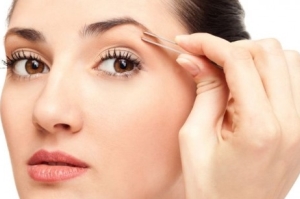 ابروهای تان با این اشتباهات زشت و بی حالت می شود!!