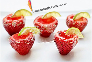 یک ژله زیبا و سه سوته با توت فرنگی درست کنید!!