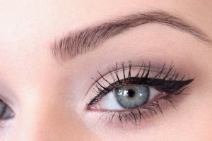 این ترفند آرایشی چشم های ریزتان را درشت و جذاب می کند!!