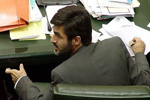 خلاقیت جدید مهدی کوچک زاده برای سوال از ظریف+ عکس
