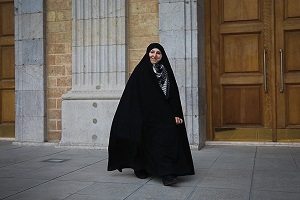 مرضیه افخم به عنوان اولین سفیر زن بعد از انقلاب وارد مالزی شد