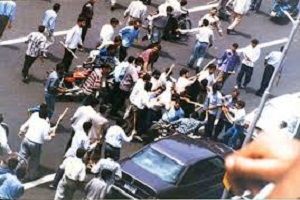 برخورد پلیس با چماق داران