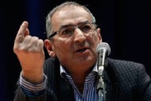 صادق زیباکلام: می‌دانستم عارف بی‌عرضه است 
