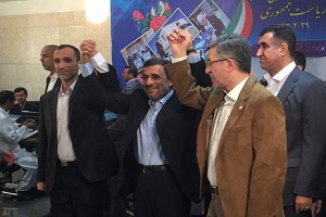 احمدی نژاد آمد، با بقایی و البته مشایی