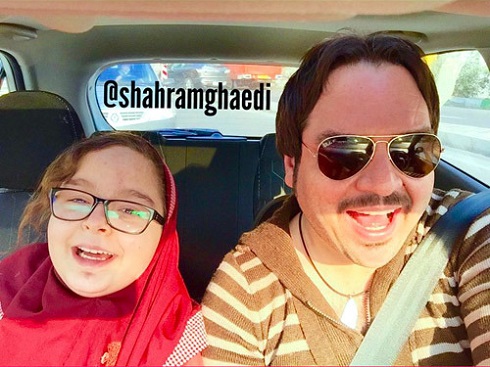 شهرام قائدی و دخترش در ماشین