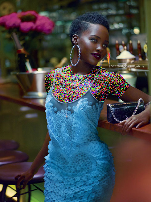 جدیدترین عکس لوپیتا نیونگو Lupita Nyong'o با لباس آبی طرح دار برای جلد مجله ووگ Vogue