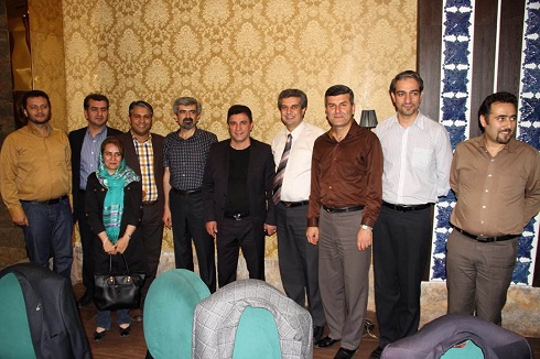 قلعه نویی در کنار مشتریان رستورانش