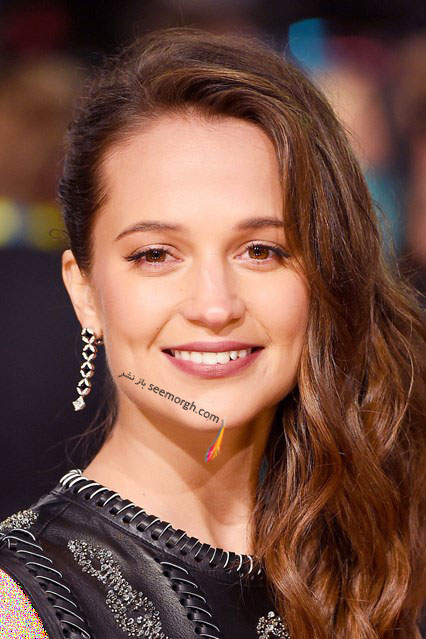 alicia-vikander-beauty-vogue-15feb16-getty_426x639.jpg