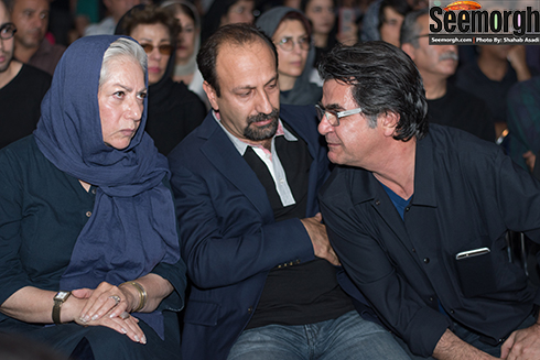 جعفر پناهی درحال صحبت با اصغر فرهادی و رخشان بنی اعتماد