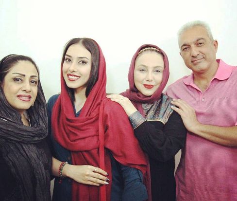 عکس بهنوش بختاری در کنار بردارش و همسر و برادرزاده اش