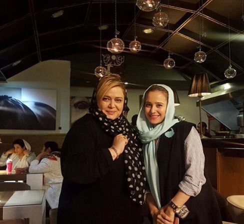 الناز حبیبی در کنار بهاره رهنما