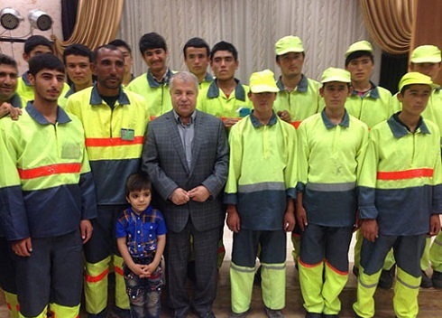 iftar_ali_parvin_along_scavengers_copy.jpg