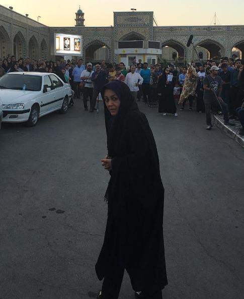 چهره شقایق فراهانی با چادر چهره شقایق فراهانی با چادر