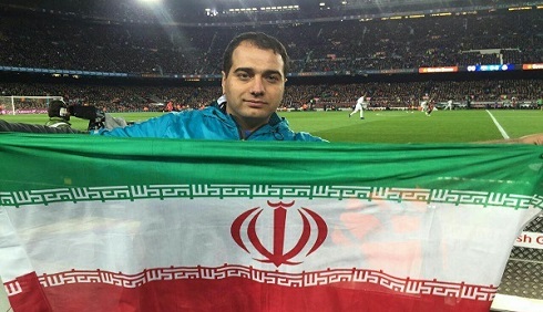عکس کسی که پرچم ایران را در نیوکمپ برافراشت